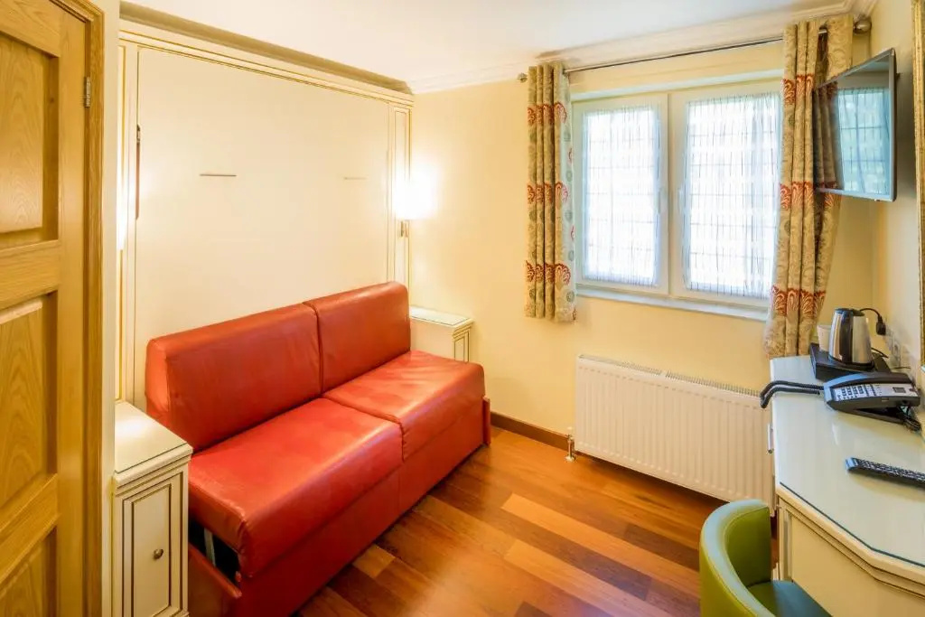 Economy room