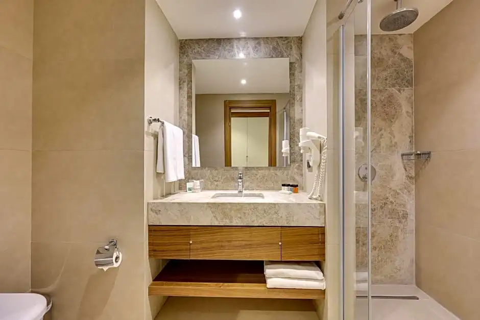 Ramada Hotel & Suites by Wyndham Kusadasi - Chambres