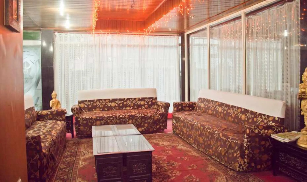Lobby & Reception