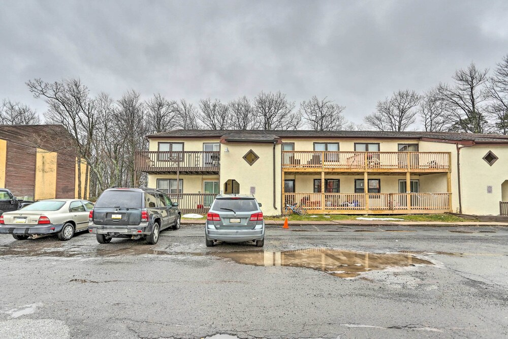 Inviting Poconos Getaway w/ Deck: Ski & Hike!