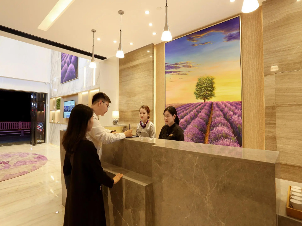 Lobby & Reception