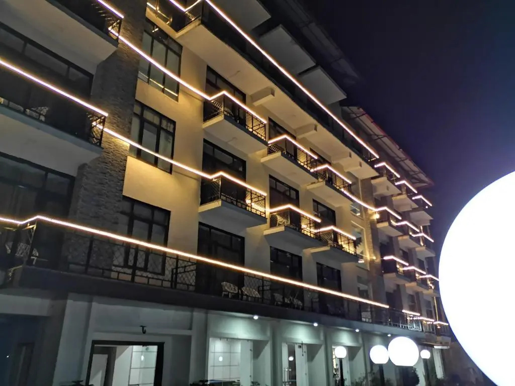 Dal Lake Resort