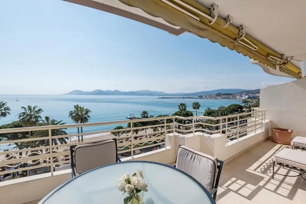 Buckingham and Lloyds - Cannes