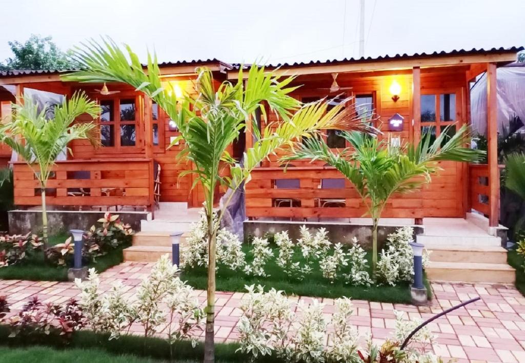 Grand Vatika Resort