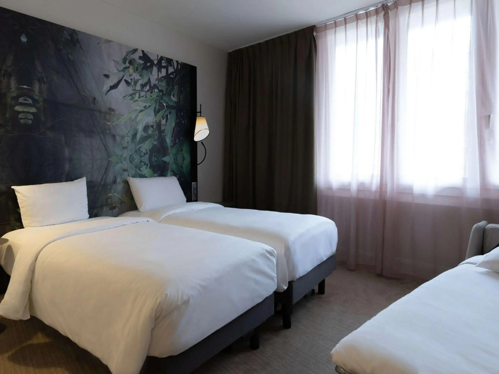 Отель Hotel Mercure Paris La Défense в Курбевуе