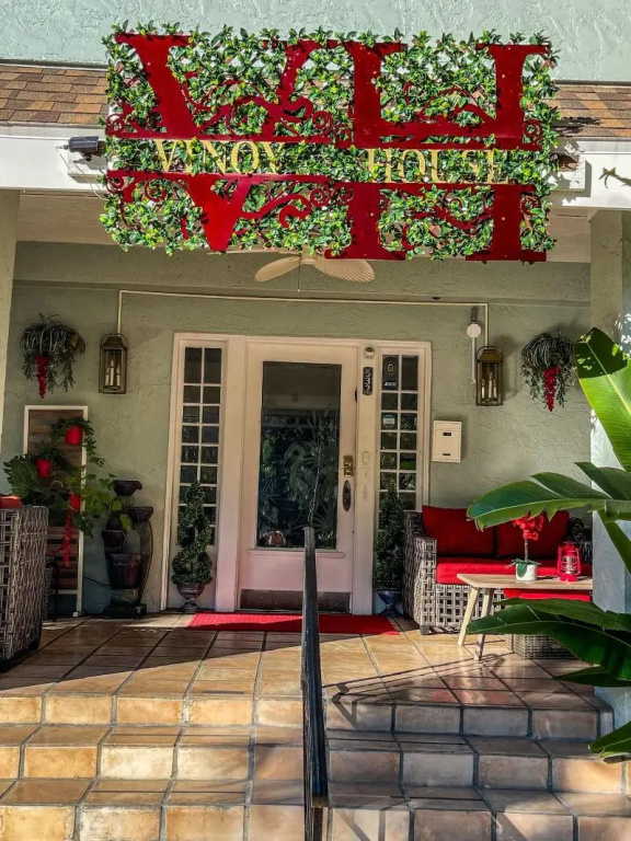 VIinoy House