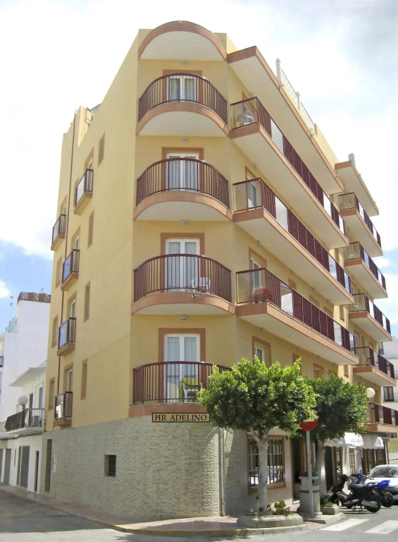 Hostal Residencia Adelino