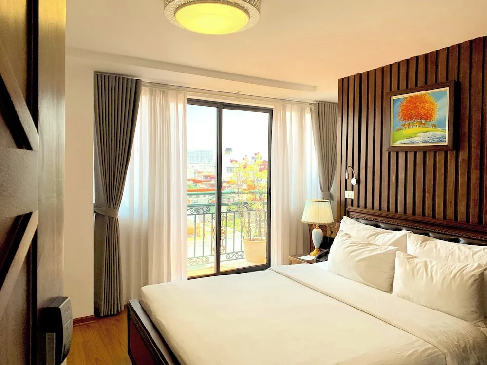 Double Junior Suite with balcony and with city view (full double bed)