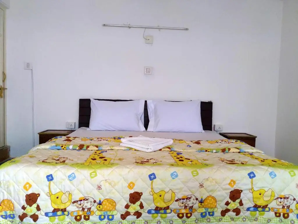 Deluxe Double room with lake view (full double bed)