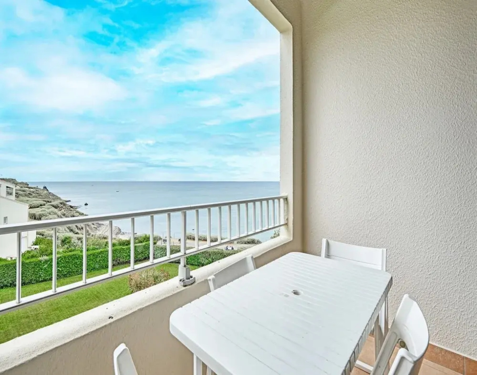 Voir la photo 4 — Waterfront Retreat With Balcony
