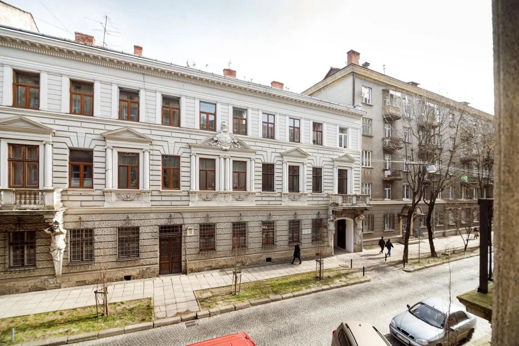 Апартаменти біля площі Ринок