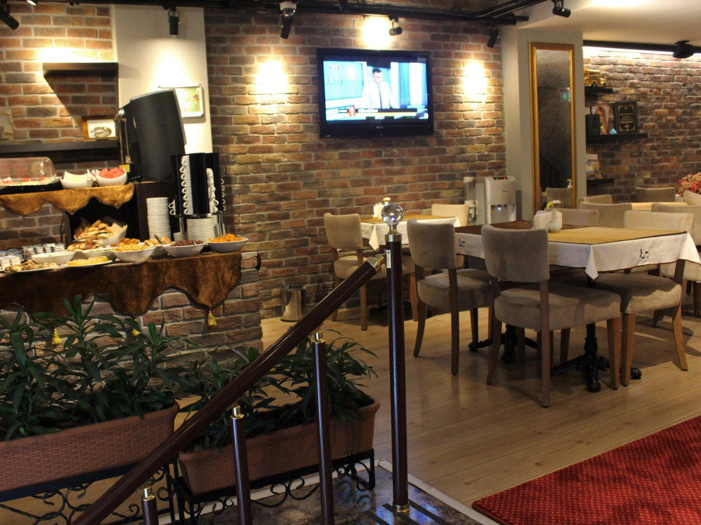 Food & Beverage