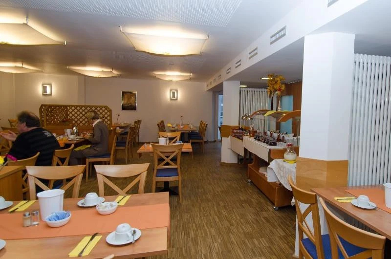Food & Beverage