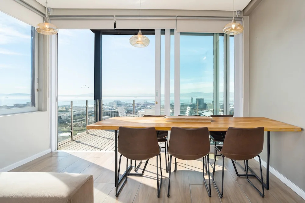 2 Bedrooms Comfort Apartment with balcony and with city view
