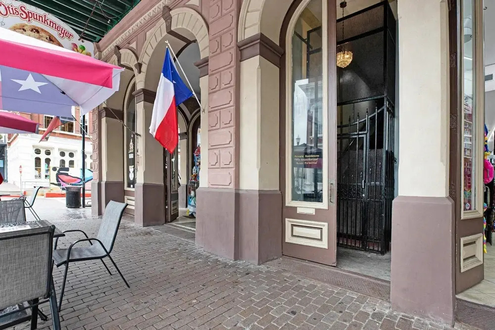 Galveston Historic Strand Loft 204