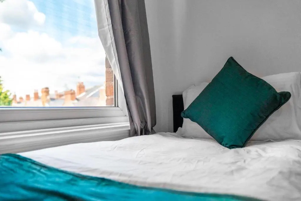 2 bed house/Edgbaston/Families/Contractors/Parking
