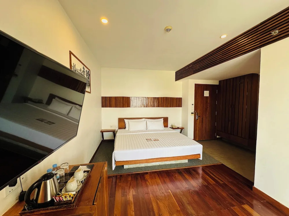 Deluxe Double room with balcony and with pool view (full double bed)