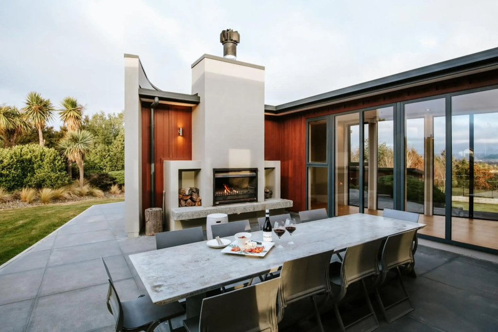 Mt Gold Retreat - Sleeps 8 - Spa Pool - Tennis Court