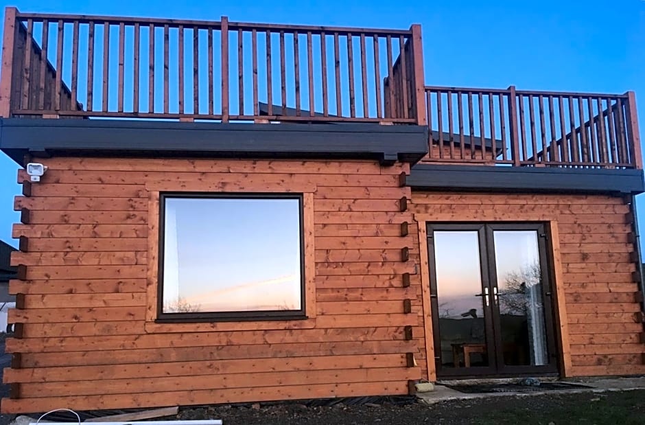 Log House Hideaway