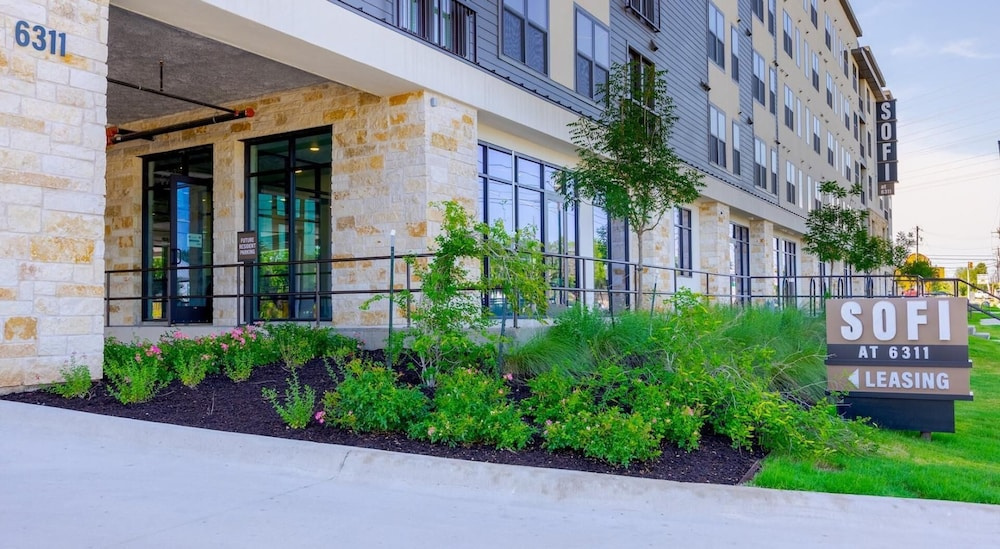 Landing Apartments - South Austin