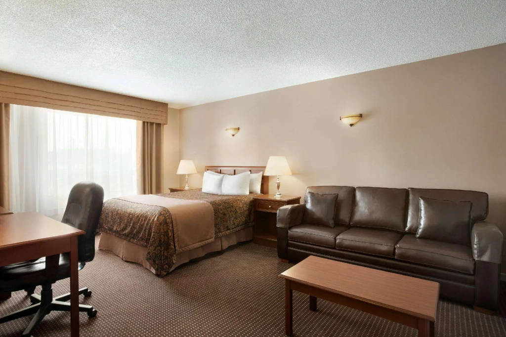 1 Bedroom Double Suite full double bed
