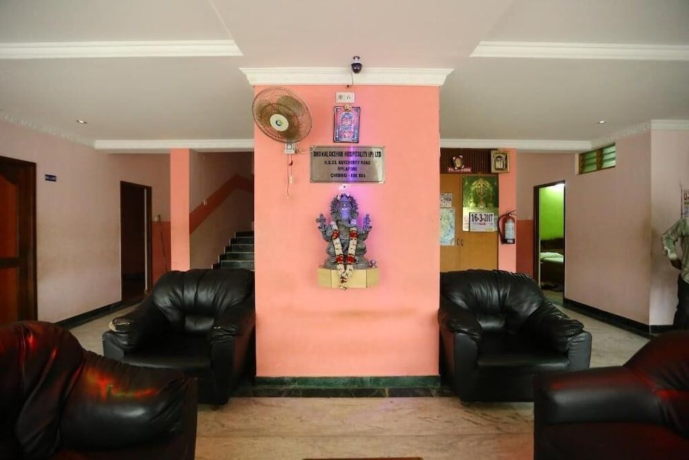 Lobby & Reception