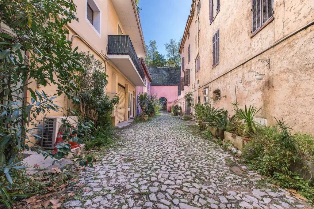 Voir la photo 2 — Cute Affordable 1-Br Minutes From Cannes Center