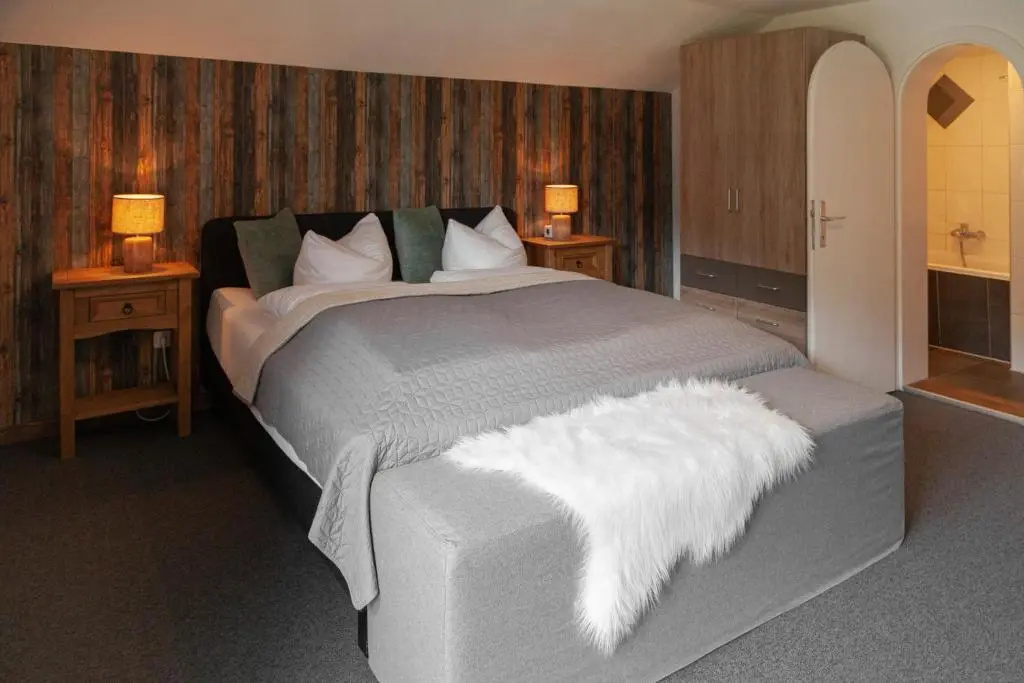 Standard Double room with balcony (full double bed)