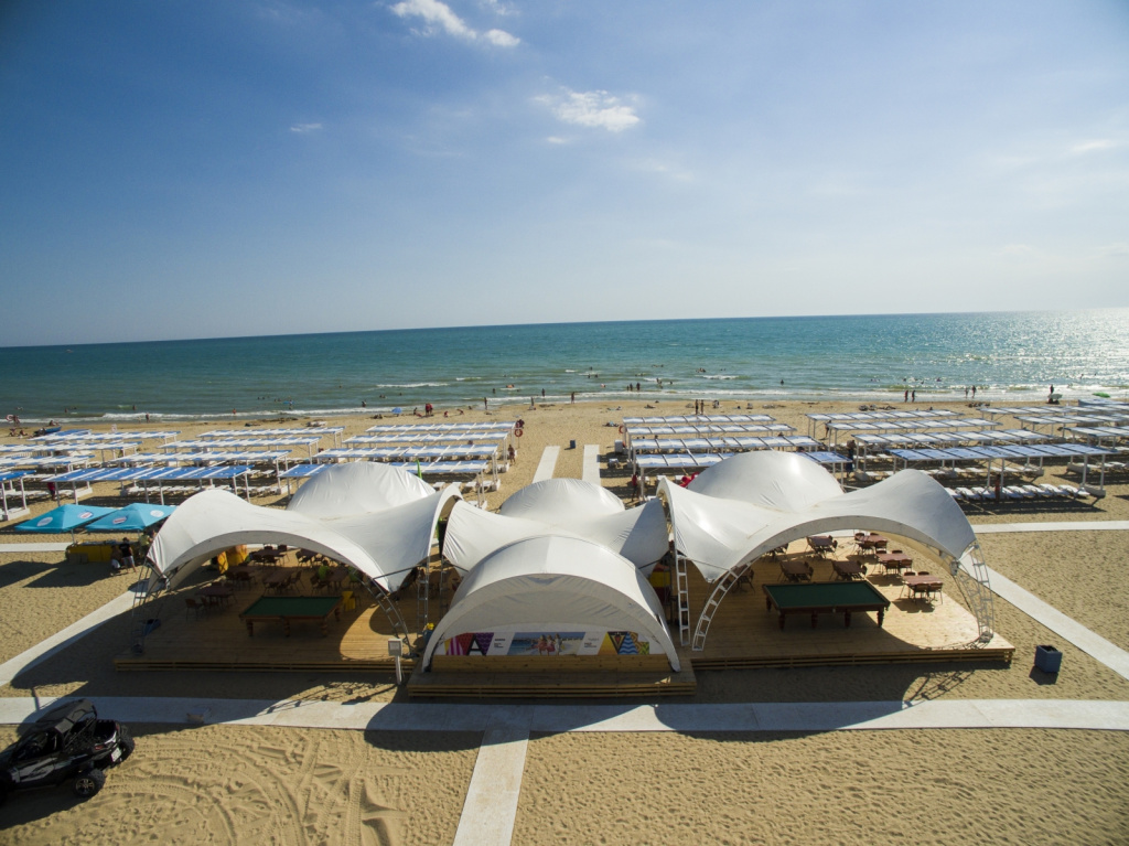 Beach & Waterfront
