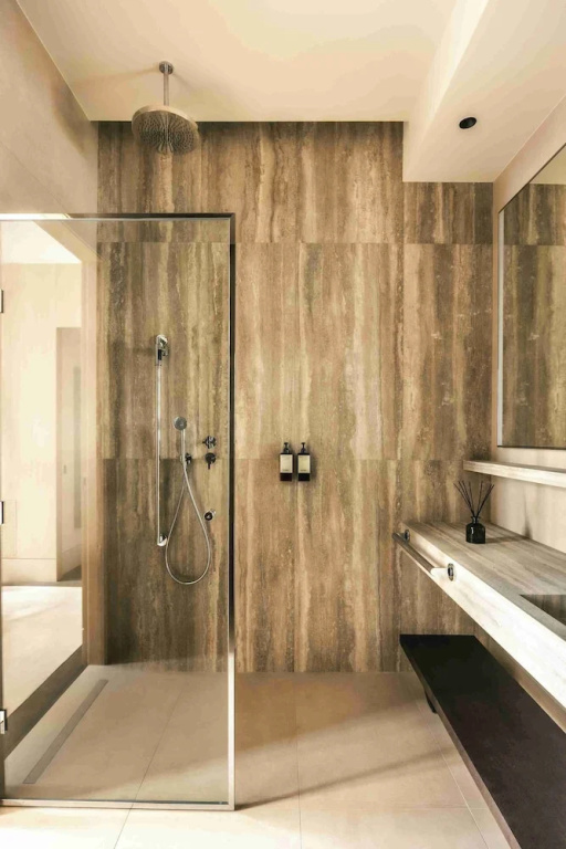 Mondovi Luxury Suites 61
