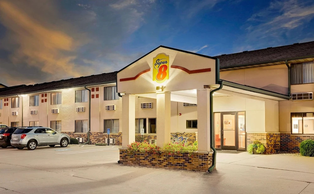 Super 8 Motel - St. James