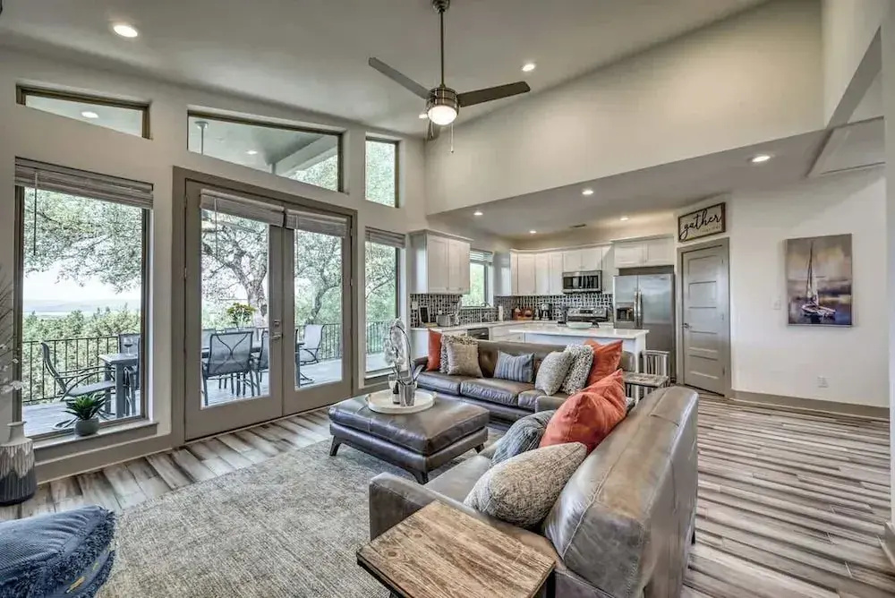 Upscale 5BR Home on Lake Travis With Hottub & Lake Views