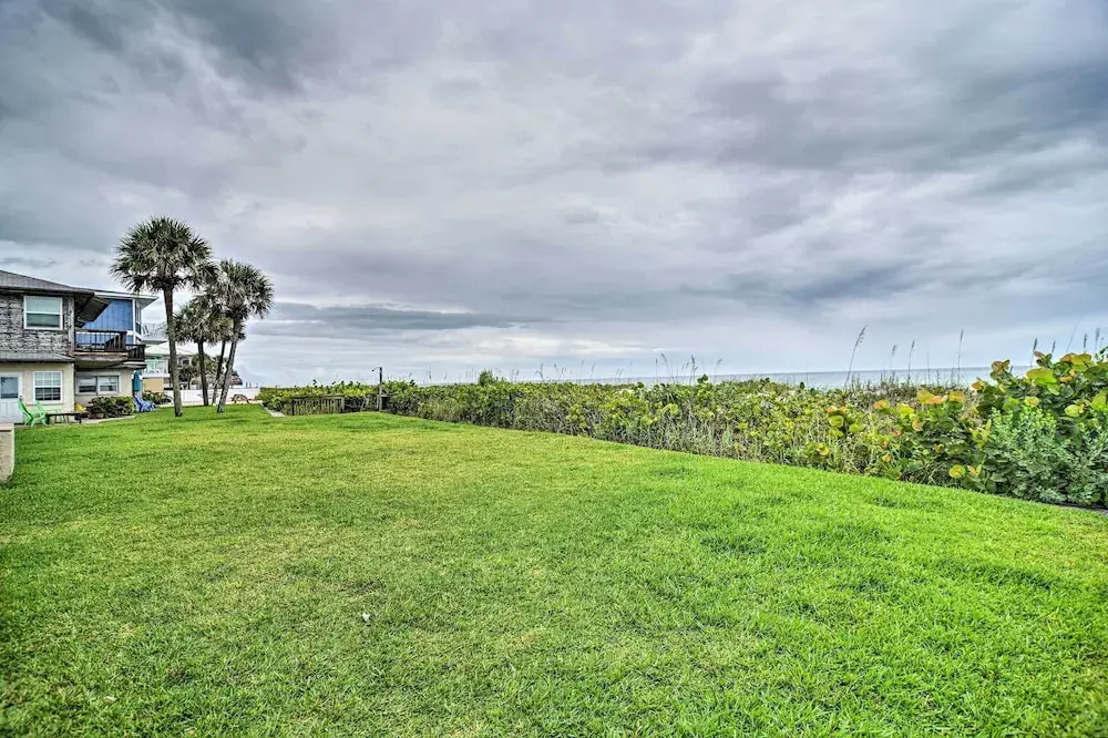 Breezy & Beachy Belleair Condo: 12 Steps to Shore!