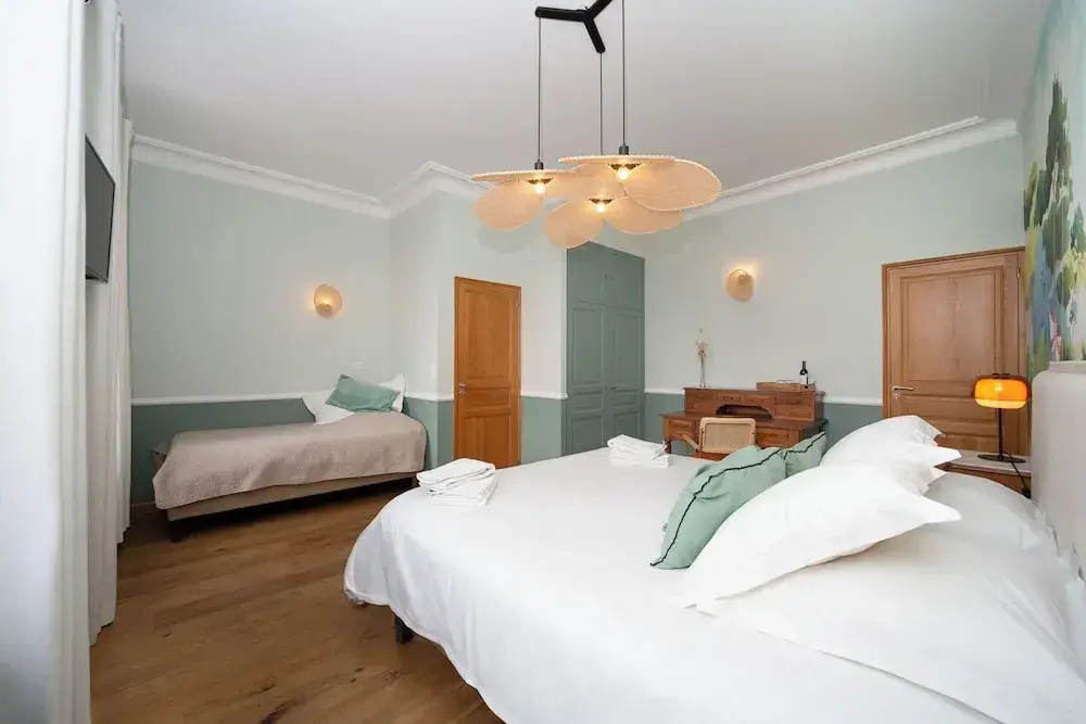 Comfort room