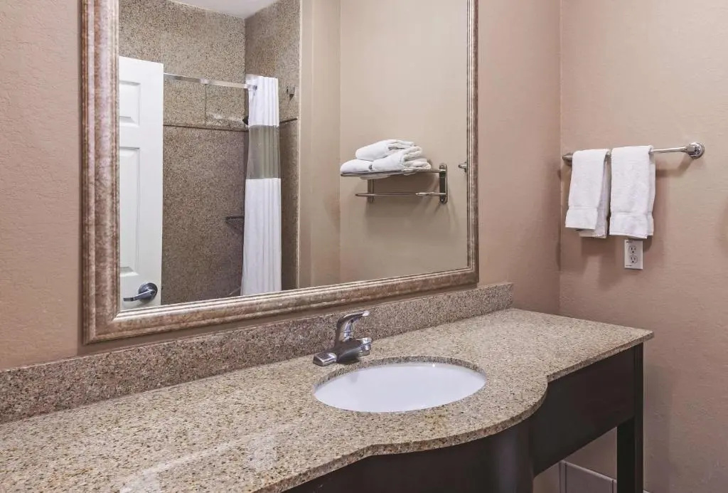 La Quinta Inn & Suites by Wyndham Pearland - Houston South - Chambres