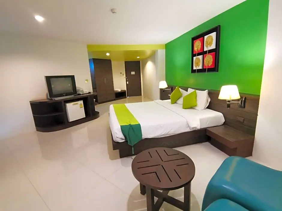 Deluxe Double room (full double bed)