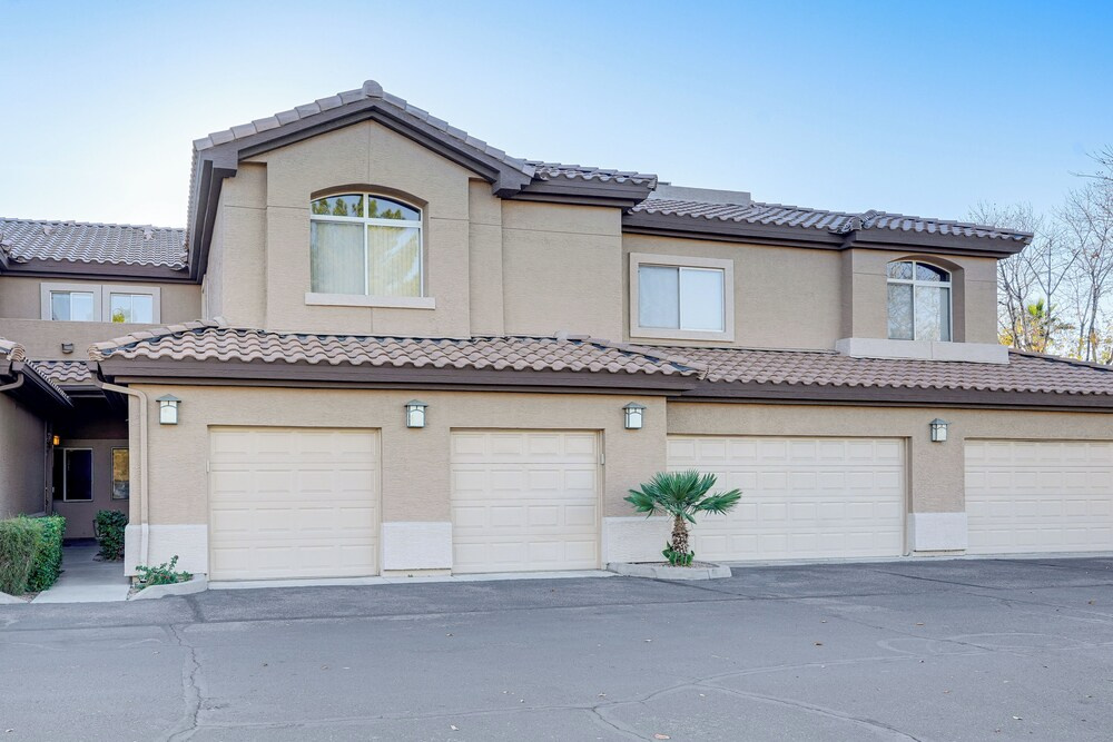 Golf Course Views! Relaxing & Convenient Mesa Unit