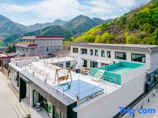 Not late Great Wall Landscape Private Soup Homestay