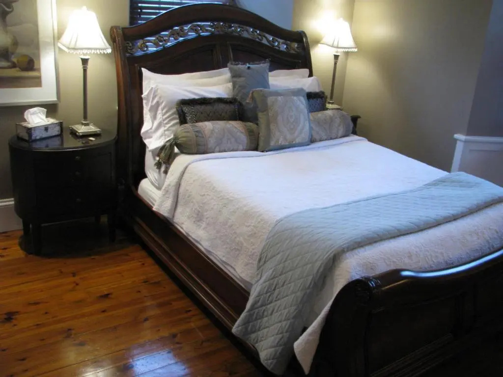 Double Suite (full double bed)