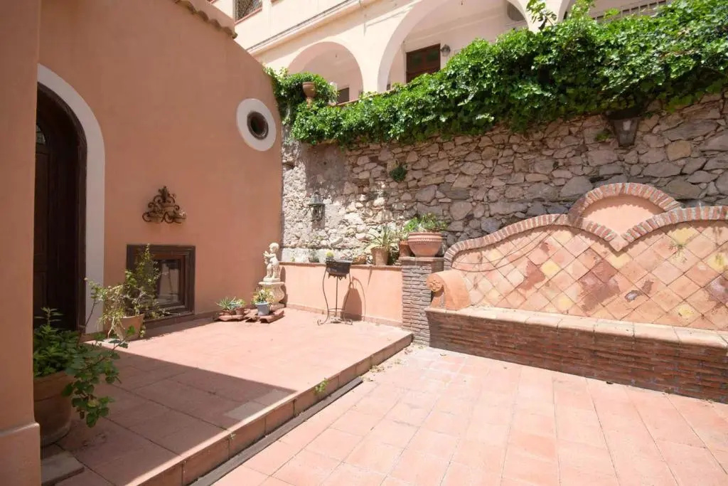 3 bedrooms house with city view furnished terrace and wifi at Taormina 4 km away from the beach