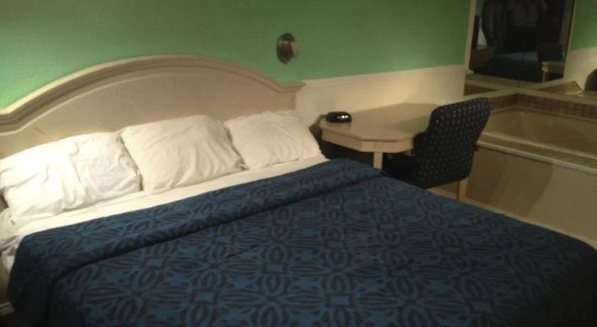 Hometown Inn Fort Wayne