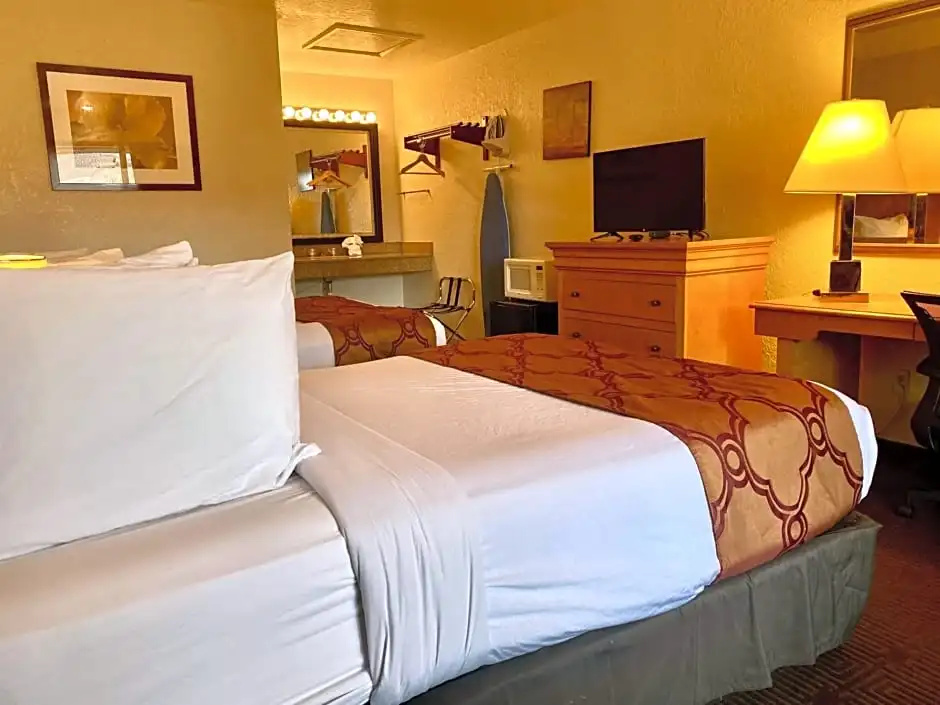 Garden Inn Homestead/Everglades/Gateway to Keys - Tap to explore photos