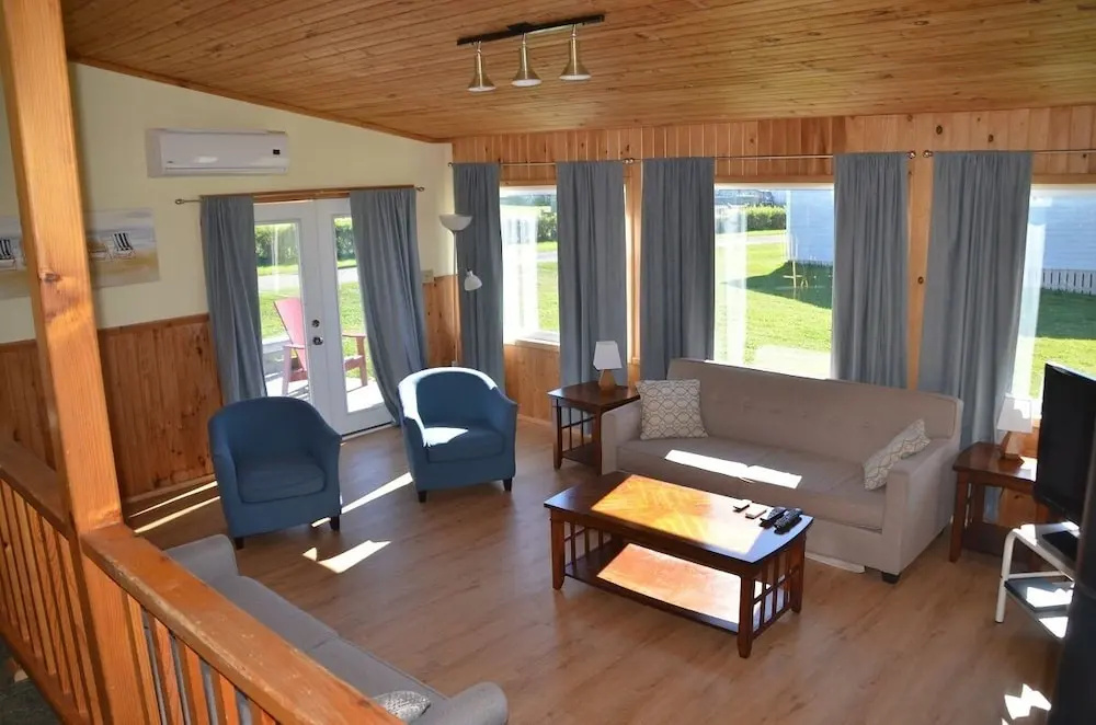 4 Bedrooms Cottage