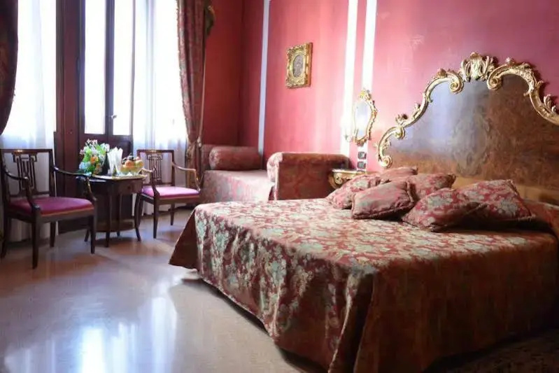 Hotel photo 12