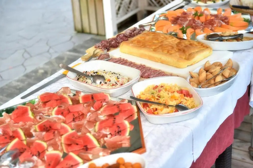 Food & Beverage