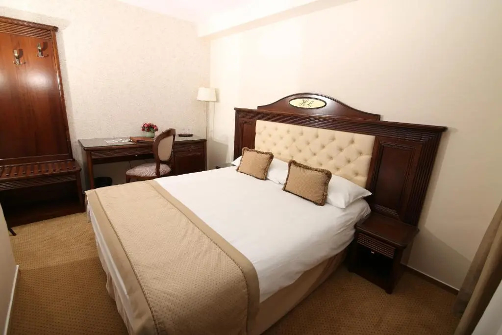 3* Double room (full double bed)