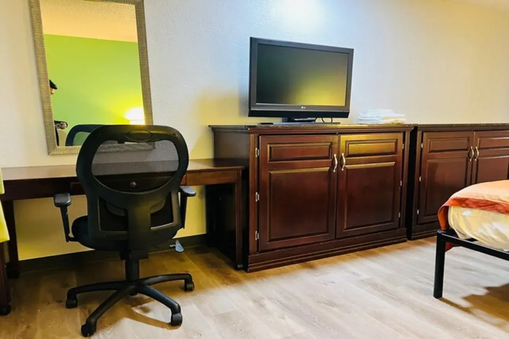 Super 8 Lansing — фото 3