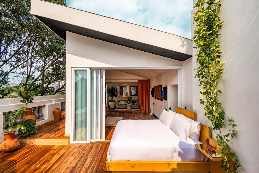 Deluxe Suite