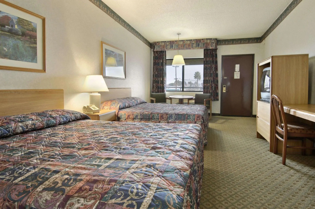 Standard Quadruple room