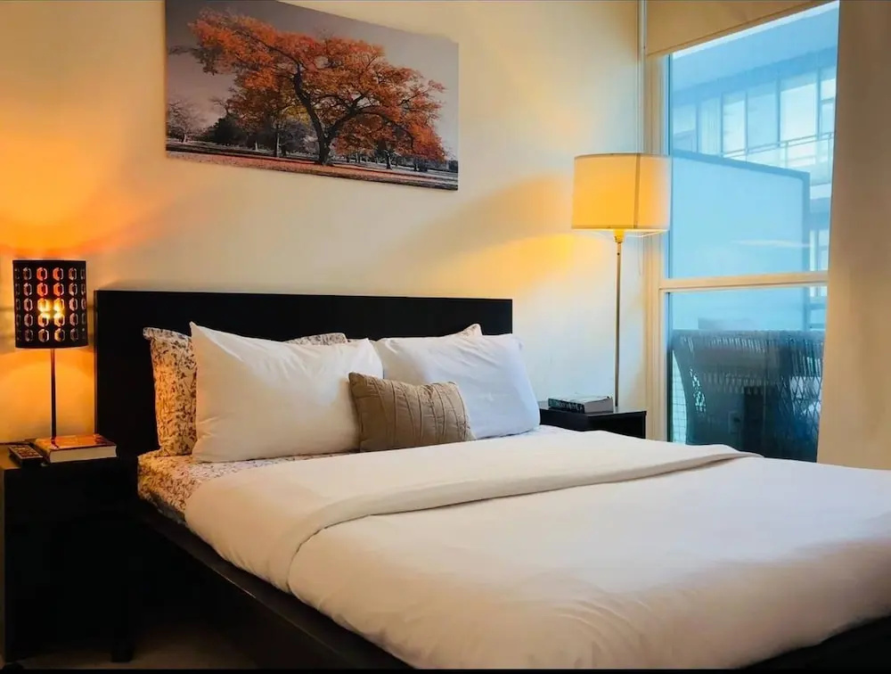 Stylish Cozy 1bedroom Condo in Square one Centre